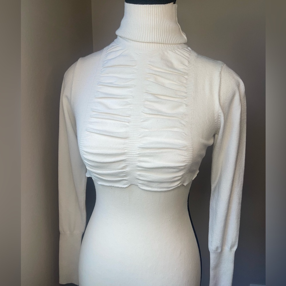 White cropped sweater 🔥 3 for 20 tops